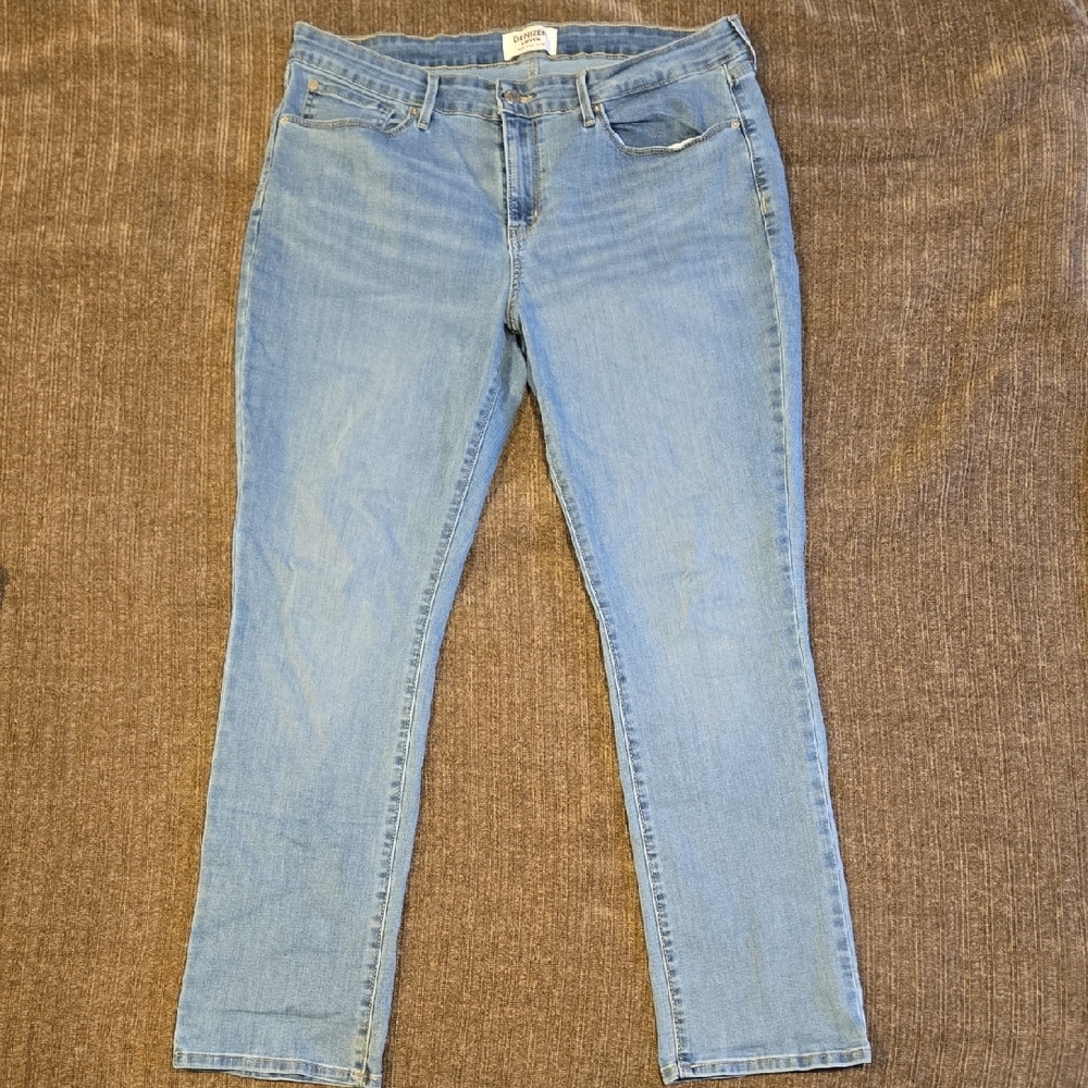 Denizen from Levi's Light Blue Skinny Jeans